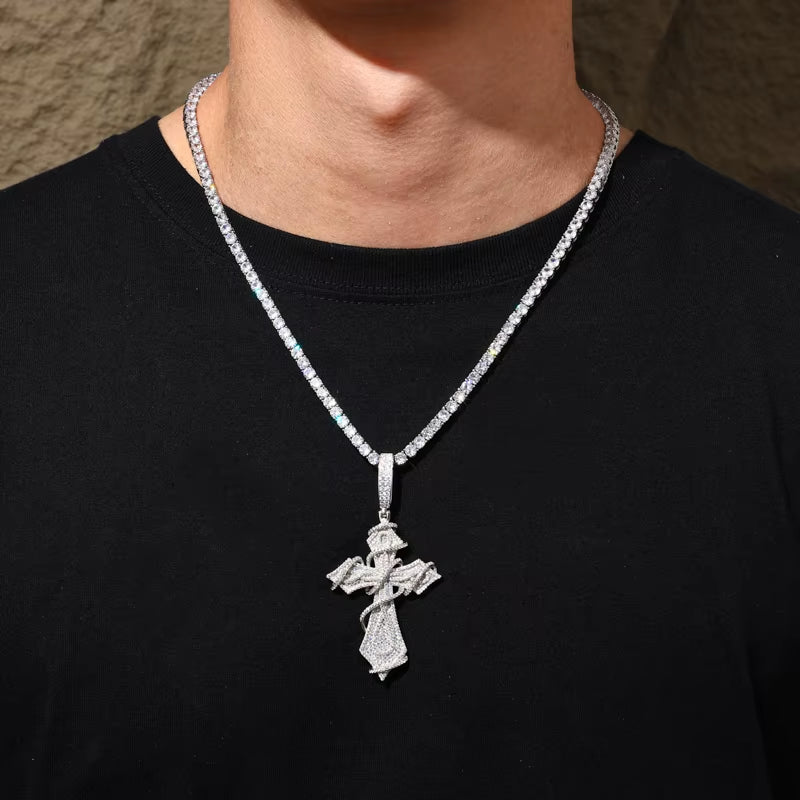 COLLAR CON COLGANTE DE CRUZ DE MOISSANITA DE LA MÁS ALTA CALIDAD